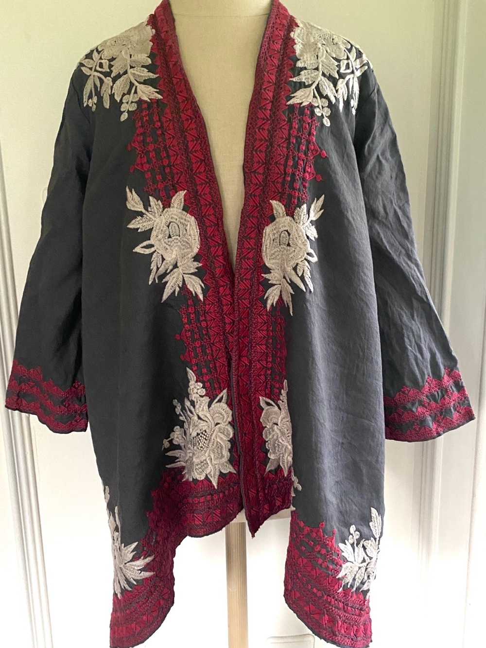 Johnny Was Camille Embroidered Floral Jacket 100% Linen size Medium